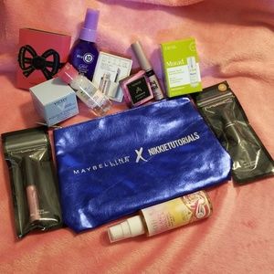 Makeup bundle samples with bag